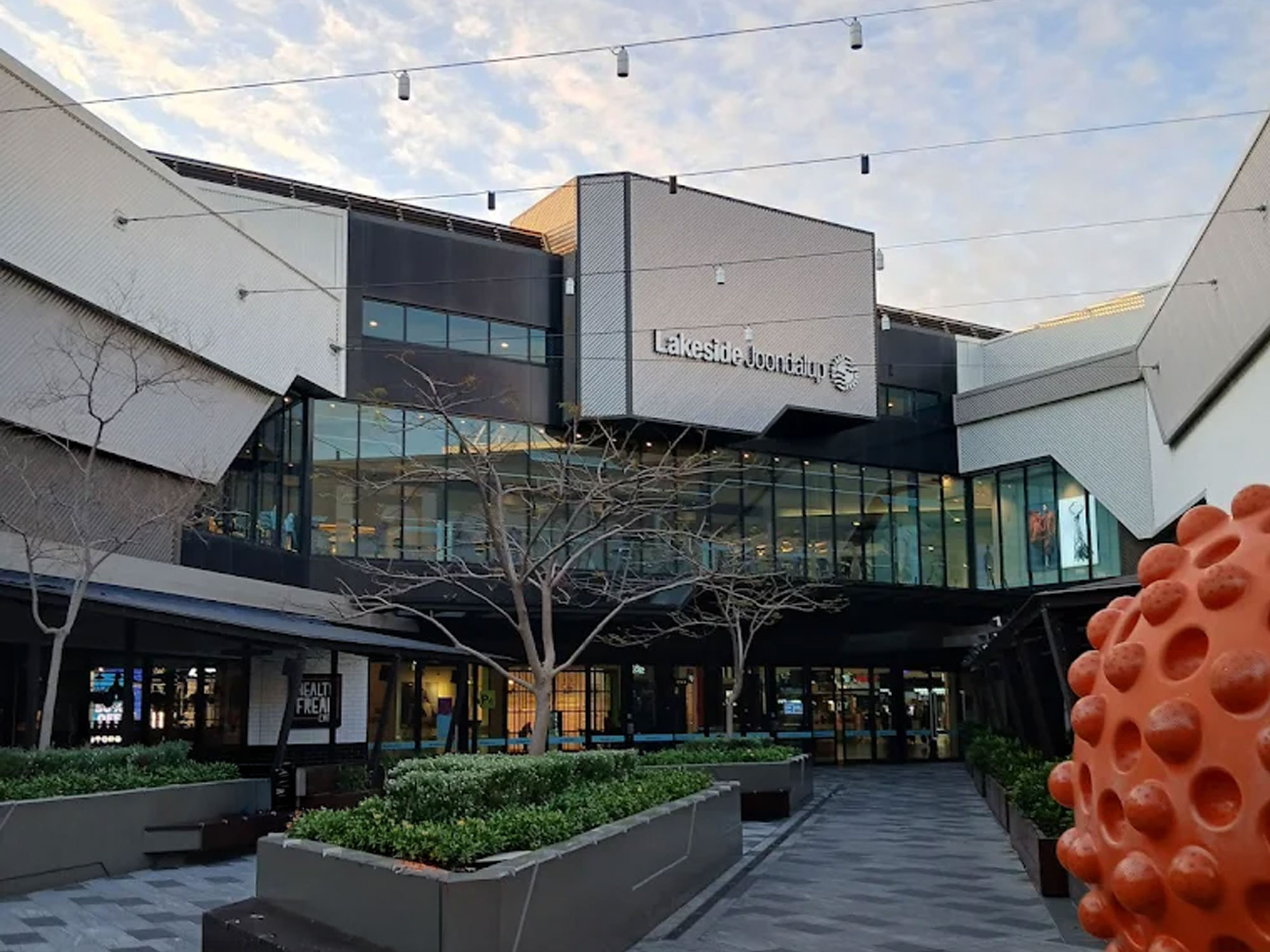 Exploring the commercial scale of Lakeside Joondalup Shopping City